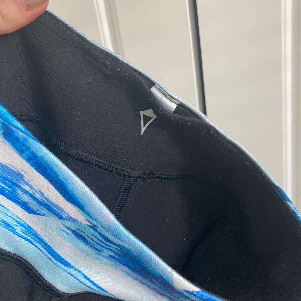Reversible Ivivva Capris - Picture 4 of 6